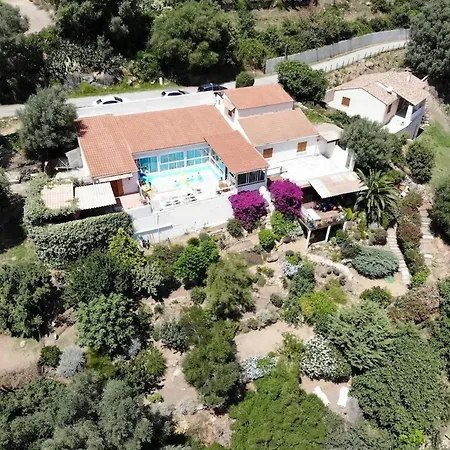 Conviviale A Olmeto Avec Piscine Privee